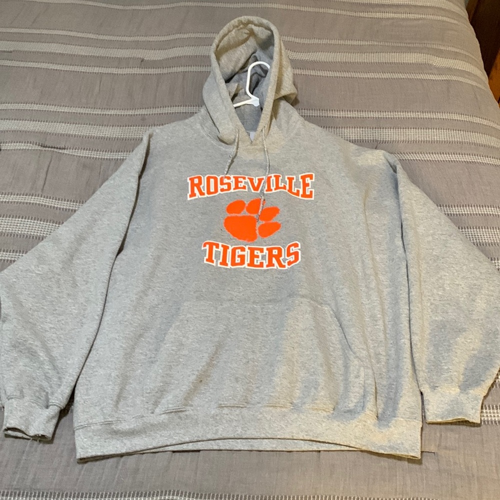 Men’s gray Gildan hoodie size 2XL